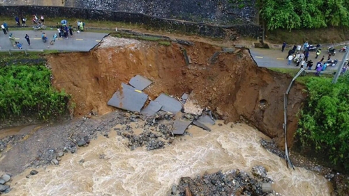  Mưa lũ gây sạt lở nặng nề trên Quốc lộ 32 km356-km378 gây tắc nghẽn giao thông nghiêm trọng
