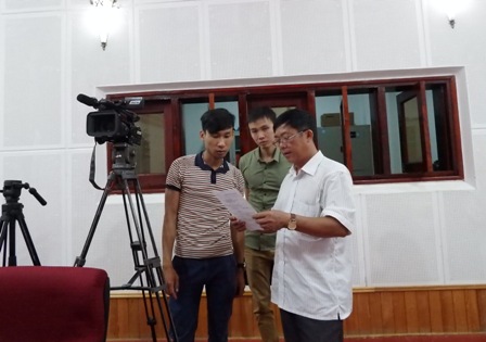 Lãnh đạo, phóng viên Đài PT - TH tỉnh trao đổi nghiệp vụ