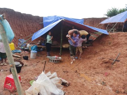 Lực lượng công an Lai Châu giúp Nhân dân khắc phục hậu quả thiên tai