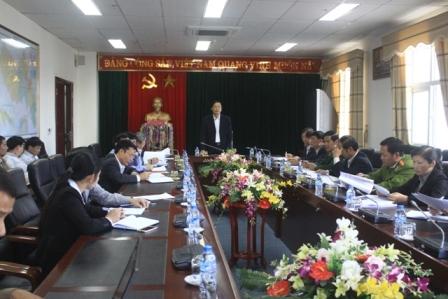 Đồng chí Vũ Văn Hoàn - Phó Bí thư Tỉnh ủy, Trưởng ban pháp chế (HĐND tỉnh) phát biểu tại cuộc họp