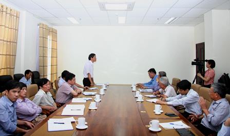 Đồng chí Vũ Văn Hoàn - Bí thư Tỉnh ủy phát biểu về việc tổ chức chuẩn bị Lễ “mở miệng cạo mủ cao su”