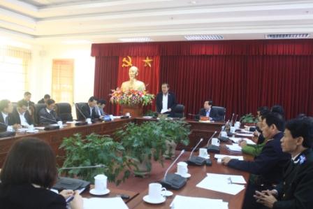 Đồng chí Trương Hòa Bình - Bí thư TW Đảng, Chánh án TAND Tối cao làm việc với Ban Thường vụ Tỉnh ủy Lai Châu (ảnh: Thu Trang)