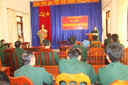 Toàn cảnh lễ trao Huy hiệu 30 năm tuổi đảng của Đảng bộ Phòng Tham mưu