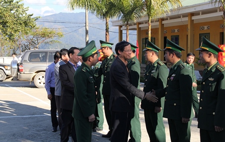 Đồng chí Vũ Văn Hoàn, Phó Bí thư Tỉnh ủy, Chủ tịch UBND tỉnh  cùng Đoàn công tác thăm Đồn biên phòng Thu Lũm