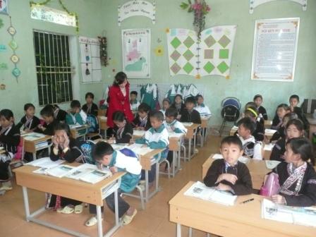 Tiết học tiếng việt của cô và trò lớp 3A1 trường Phổ thông dân tộc bán trú tiểu học Bản Hon, xã Bản Hon (huyện Tam Đường)