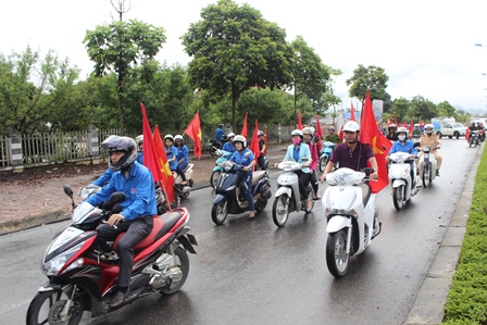 Lực lượng ĐVTN diễu hành cổ động