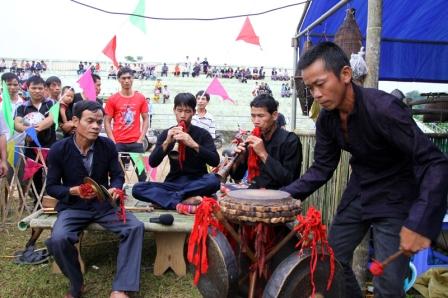 Pí Kẻo - nhạc cụ dân gian dân tộc Giấy được các nghệ nhân biểu diễn chào mừng Ngày Quốc khánh