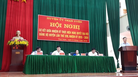 Đ/c Vũ Văn Hoàn - Phó Bí thư Tỉnh ủy, Chủ tịch HĐND tỉnh phát biểu chỉ đạo tại hội nghị