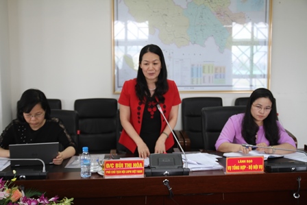 Đồng chí Bùi Thị Hòa - Phó Chủ tịch Trung ương Hội LHPN Việt Nam phát biểu tại buổi làm việc