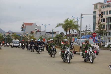 Diễu hành tuyên truyền đảm bảo trật tự an toàn giao thông dịp cuối năm