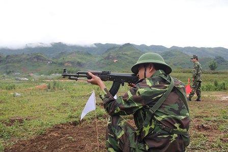 Thực hành kiểm tra bắn súng AK