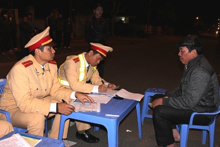 Lực lượng cảnh sát giao thông kiểm tra kiểm soát trật tự ATGT