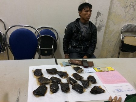 Đối tượng Chang A Và (trú tại xã Chung Chải, huyện Mường Nhé, tỉnh Điện Biên) và tang vật thu giữ từ chuyên án 565T ngày 12/11/2016