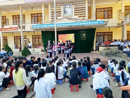 Các chính sách hỗ trợ phát triển giáo dục vùng dân tộc thiểu số được huyện Sìn Hồ triển khai thực hiện kịp thời, đạt hiệu quả
