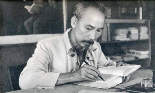 Đạo đức Hồ Chí Minh là đạo đức mới, đạo đức cách mạng, tư tưởng đạo đức Hồ Chí Minh trong sáng, suốt đời tận trung với nước, tận hiếu với dân, suốt đời tranh đấu cho Đảng, cho cách mạng