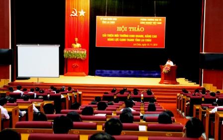 Đồng chí Nguyễn Khắc Chử, Bí thư Tỉnh ủy phát biểu tại Hội thảo