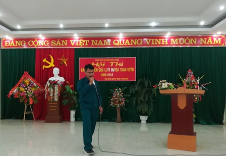 Thí sinh của tự vệ công ty thủy điện Huội Quảng-Bản Chát  tham gia phần thi diễn thuyết