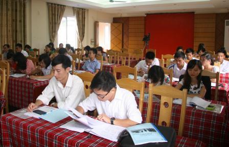 Lớp bồi dưỡng nghiệp vụ QLNN cho công chức, viên chức tại huyện Than Uyên năm 2014 (ảnh: TP)