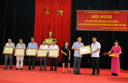 Hơn 100 tập thể, cá nhân được nhận Bằng khen, Giấy khen của Bộ Nông nghiệp và Phát triển nông thôn, UBND tỉnh và Tổng Cục Lâm nghiệp