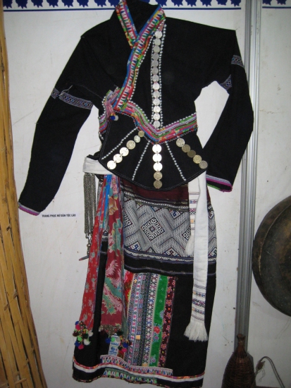 Trang phục phụ nữ dân tộc Lào