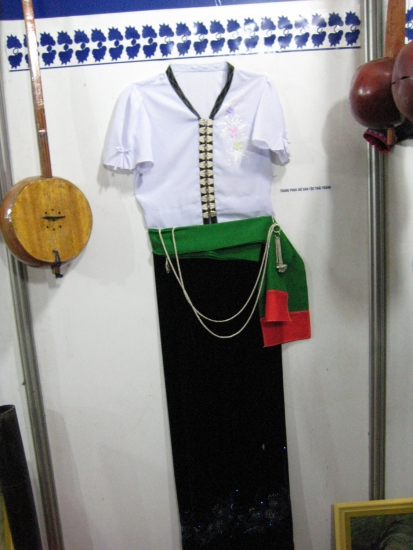 Trang phục phụ nữ Thái trắng