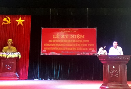 Đồng chí Chu Văn Thành, TUV, Bí thư Huyện ủy Tân Uyên phát biểu chúc mừng