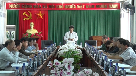 Đ/c Hoàng Văn Hiêng - Chủ tịch UBND huyện, Chủ tịch Hội đồng nghĩa vụ quân sự huyện phát biểu kết luận cuộc họp.