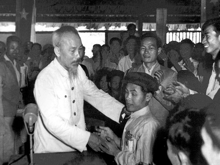 Tôn trọng Nhân dân trong đạo đức Hồ Chí Minh là đề cao ý dân, sức dân