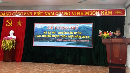 Đc Lò Văn Mín Bí thư chi bộ Nậm Khăn đại diện đơn vị điển hình phát biểu tại Lễ công bố xã Tà Mít đạt chuẩn nông thôn mới