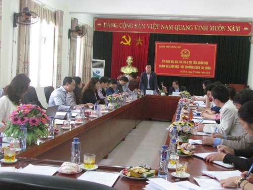 Quang cảnh buổi làm việc