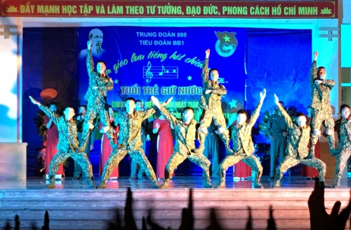 Tiết mục biểu diễn văn nghệ trong đêm giao lưu