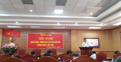 Đồng chí Vũ Văn Hoàn - Phó Bí thư Thường trực Tỉnh ủy, Chủ tịch HĐND tỉnh phát biểu khai mạc hội nghị.