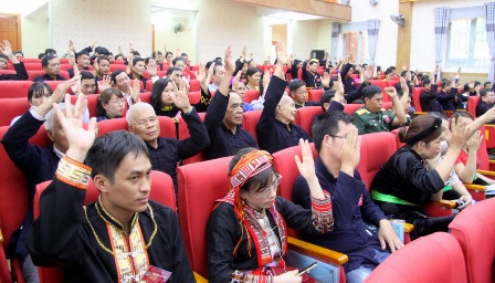 Đại biểu biểu quyết thông qua Quyết tâm thư tại Đại hội
