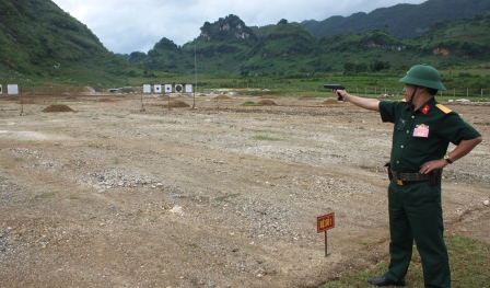 Các thí sinh tham gia thi bắn súng ngắn K54