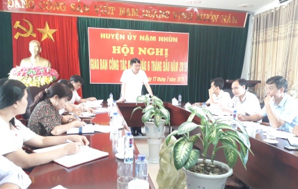 Đ/c Trần Quốc Khanh - Phó Bí thư Huyện ủy phát biểu kết luận Hội nghị