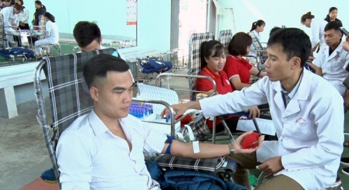 Tình nguyện viên tham gia hiến máu tình nguyện