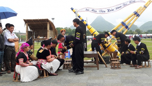 Phục dựng lễ cưới hỏi của đồng bào dân tộc Mông tại ngày Hội VH-TT&DL tỉnh lần thứ I