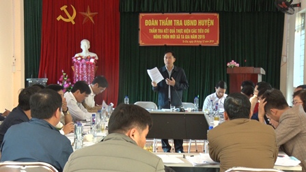 Đ/c Trần Quang Chiến - Phó Chủ tịch UBND huyện phát biểu kết luận buổi làm việc tại xã Ta Gia