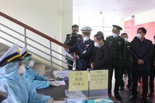 Đ/c Tống Thanh Hải - UVBTVTU, Phó Chủ tịch Thường trực UBND tỉnh, Trưởng BCĐ phòng, chống dịch bệnh Corona tỉnh kiểm tra công tác phòng, chống dịch bệnh tại Khu Kinh tế Cửa khẩu Ma Lù Thàng