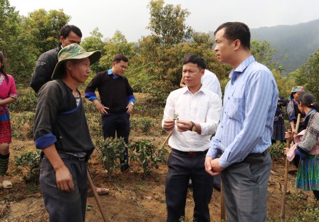 Đảng ủy, chính quyền xã Tà Mung nắm bắt tư tưởng Nhân dân trong xã