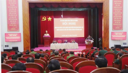 Đại tá Nguyễn Viết Giang, UVBTVTU, Giám đốc Công an tỉnh phát biểu tại hội nghị