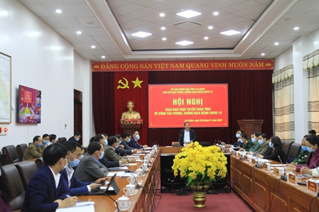 Đồng chí Tống Thanh Hải – UVBTV, Phó Chủ tịch Thường trực UBND tỉnh, Phó Trưởng ban Thường trực Ban Chỉ đạo phòng, chống dịch Covid - 19 tỉnh phát biểu kết luận Hội nghị tại điểm cầu của tỉnh