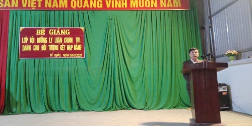 Đồng chí Trần Thế Tuấn - Bí thư Đảng ủy xã Tả Ngảo phát biểu tại Lễ bế mạc