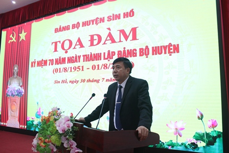 Đồng chí Hoàng Thọ Trung - Tỉnh ủy viên, Bí thư Huyện ủy phát biểu tại buổi tọa đàm