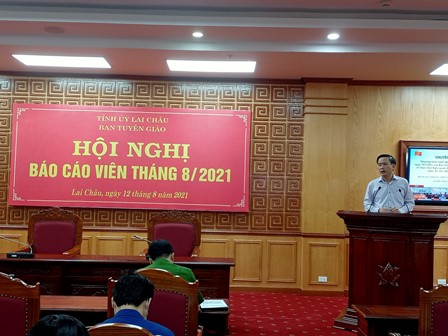 Đồng chí Lê Đức Dục - UV BTV Tỉnh ủy, Trưởng Ban Tuyên giáo Tỉnh ủy triển khai chuyên đề tại Hội nghị