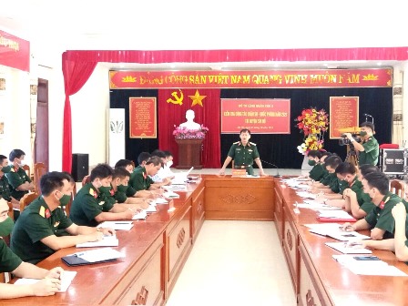 Đồng chí thiếu tướng Trần Ngọc Tuấn - Ủy viên Thường vụ Đảng ủy Quân khu, Phó Chính ủy Quân khu 2 kết luận kiểm tra tại huyện Sìn Hồ
