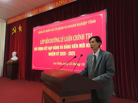 Đồng chí Lê Mạnh Thắng - Phó Bí thư Đảng uỷ Khối phát biểu tại Lễ khai giảng