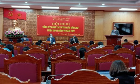 Đồng chí Lê Văn Lương - Phó Bí thư Thường trực Tỉnh ủy phát biểu chỉ đạo tại Hội nghị