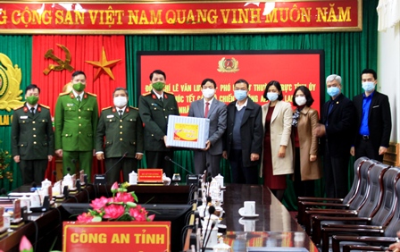 Đồng chí Lê Văn Lương - Phó Bí thư Thường trực Tỉnh ủy cùng Đoàn công tác thăm, chúc tết lực lượng Công an tỉnh