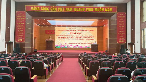 Công tác bồi dưỡng chính trị và kiến thức quốc phòng - an ninh hè cho cán bộ quản lý giáo dục, giáo viên được quan tâm